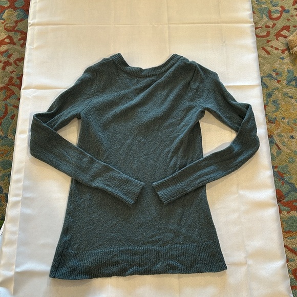 Abercrombie & Fitch V-Neck Sweater Lightweight oversized small‎ - Picture 3 of 3